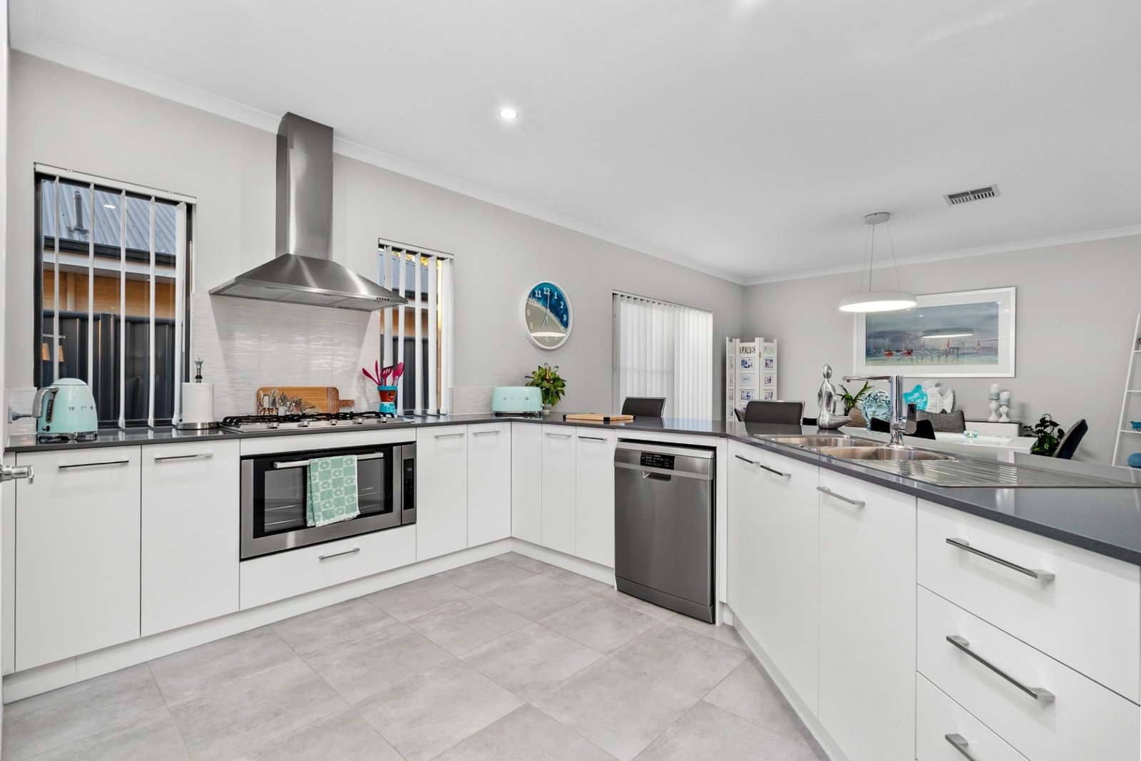 A bright kitchen, ready for its next chapter.